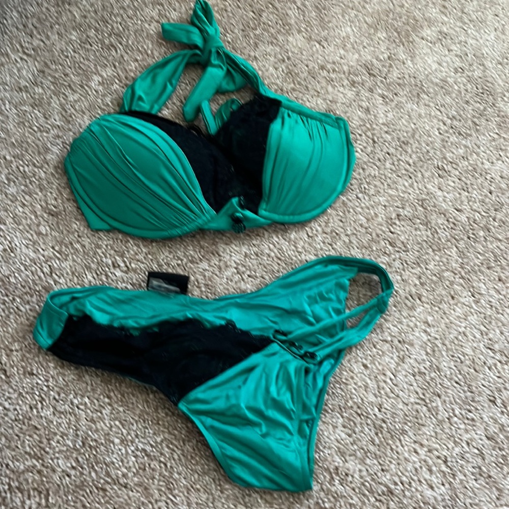 Beach Bunny Bikini large top. Xl bottom.  Green and black. Worn twice
